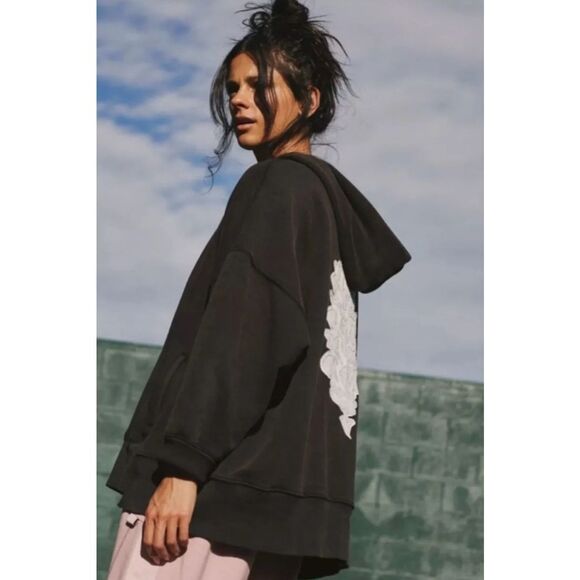 Free People Movement NWT Sprint to the Finish Logo Hoodie Black Small - Picture 3 of 4